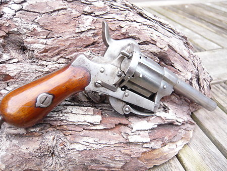 Derringer,Pepper box, pinfire and revolvers. F2
