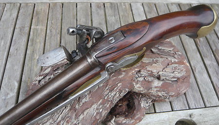 Antique Flintlock pistols, Rifles & Blunderbuss. v5