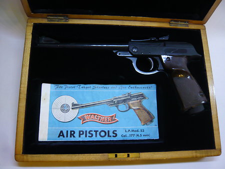 Cased pistols. lp53